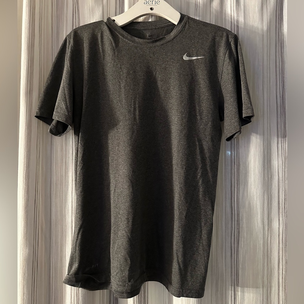 Nike dry-fit grey shirt Medium